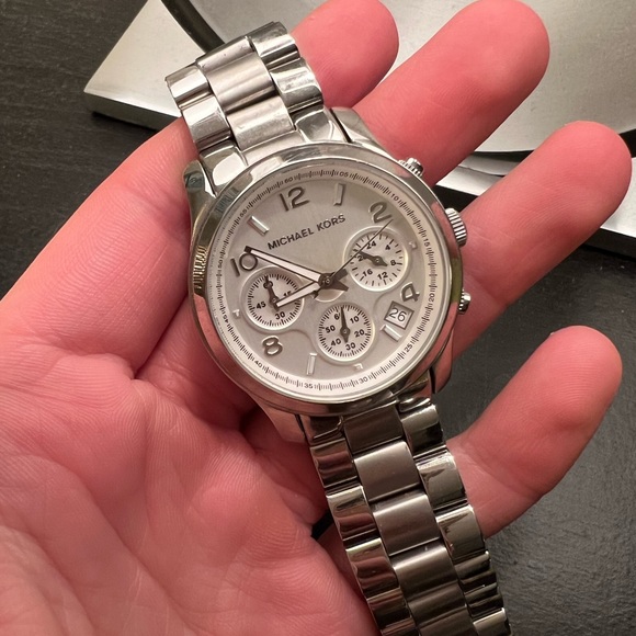 Michael Kors Silver stainless steel watch - Picture 1 of 5